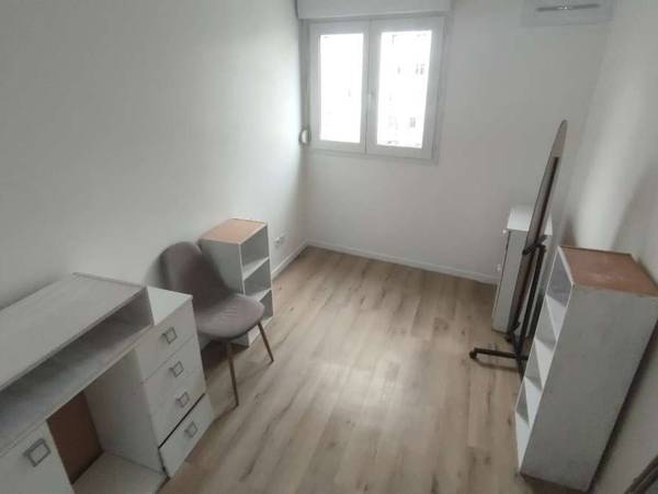 Colocation / Appartement 3 pièces de 61 m², Saint-Ouen-sur-Seine, Rue Albert Dhalenne / Photo 2