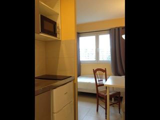Location / Studio de 15 m², Créteil, Boulevard du Montaigut