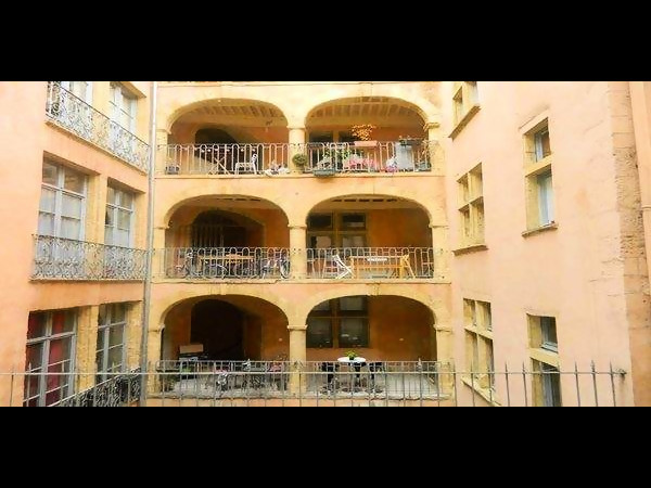 Colocation / Appartement 4 pièces de 76 m², Lyon, Rue Soufflot / Photo 2