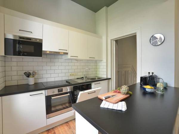 Room share / 11 rooms apartment · 379 m², Bruxelles, 24, Rue de l'Inquisition / Photo 2