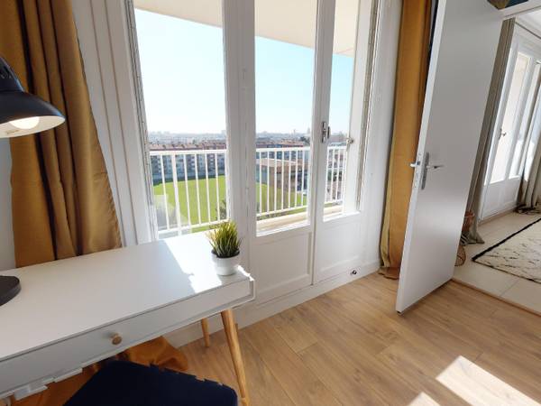 Colocation / Appartement 5 pièces de 98 m², Villeurbanne, Avenue Roger Salengro / Photo 2