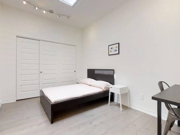 Colocation / Appartement 4 pièces de 125 m², Montréal / Photo 12