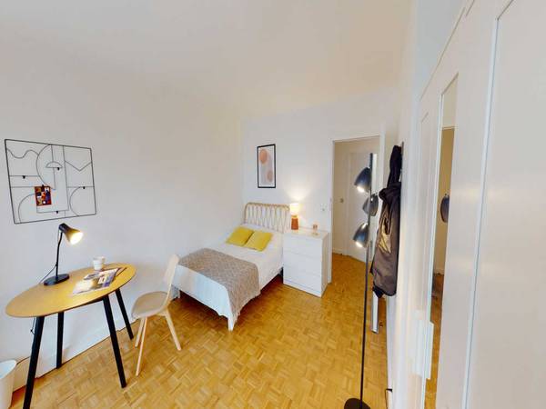 Colocation / Appartement 5 pièces de 120 m², Courbevoie, Rue Victor Hugo / Photo 2