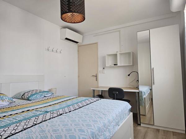 Colocation / Appartement 5 pièces de 90 m², Toulon, Rue Président Robert Schuman / Photo 2