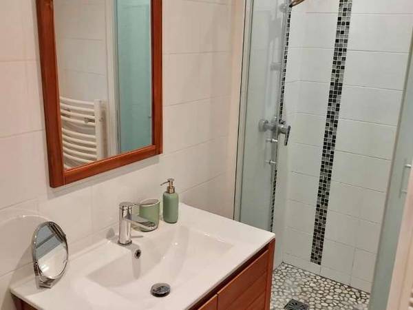 Location / Appartement 2 pièces de 42 m², Villiers-sur-Marne, Place des Chataigniers / Photo 2