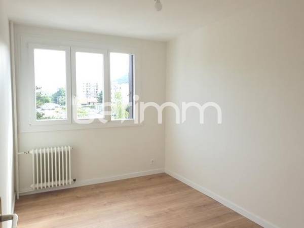 Location / Appartement 4 pièces de 72 m², Saint-Martin-d'Hères, Avenue Marcel Cachin / Photo 2