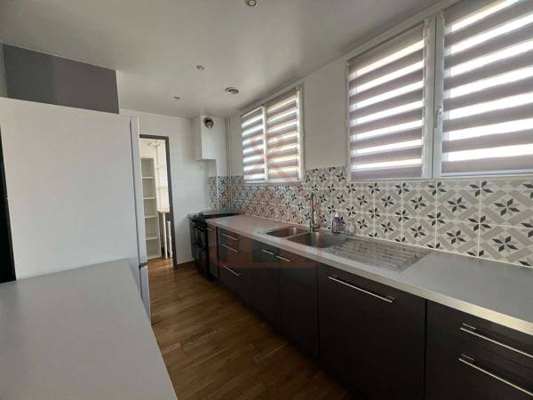 Location / Appartement 5 pièces de 71 m², Le Kremlin-Bicêtre, Rue du Professeur Bergonié / Photo 2