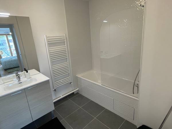 Colocation / Appartement 5 pièces de 101 m², Montreuil, Rue de Paris / Photo 2