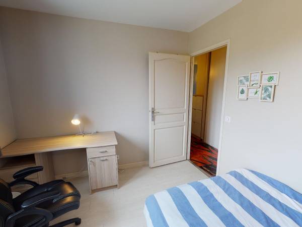 Colocation / Appartement 4 pièces de 64 m², Saint-Martin-d'Hères, Rue Alphonse Allais / Photo 2