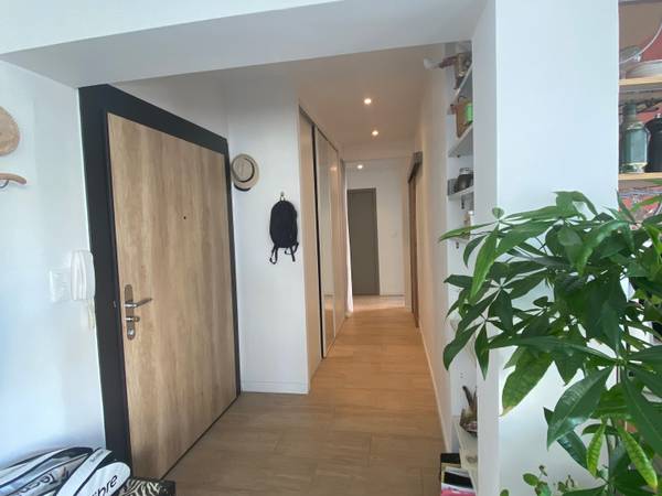 Location / Appartement 3 pièces de 70 m², Nîmes, Rue Guillemette / Photo 2