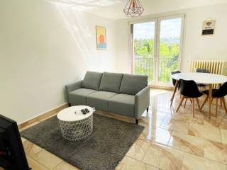 Room in a live-in landlord's home / 1 room apartment, Bobigny