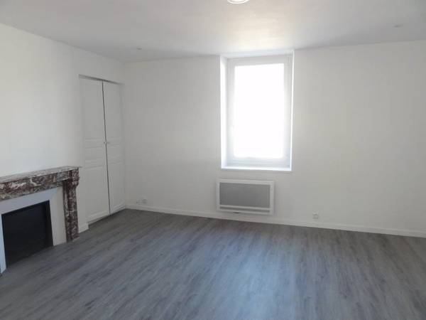 Location / Appartement 1 pièce de 31 m², Le Creusot, Rue Edith Cavell / Photo 3