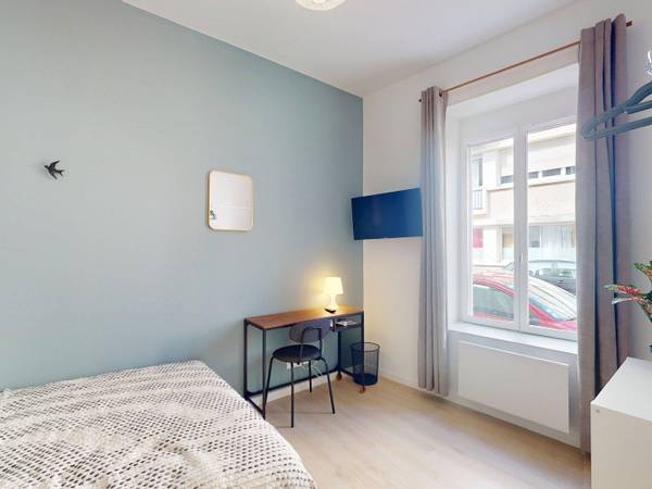 Colocation / Appartement 6 pièces de 96 m², Pau, Rue Manescau / Photo 2