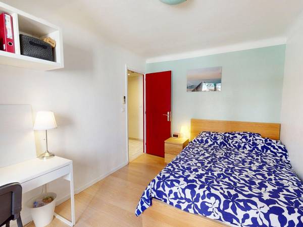 Colocation / Appartement 4 pièces de 72 m², Marseille, Boulevard Jeanne d'Arc / Photo 2