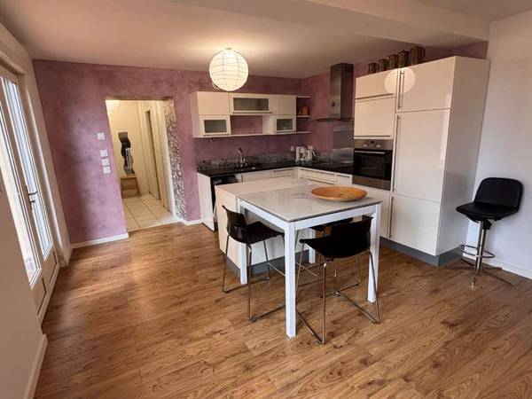 Location / Appartement 3 pièces de 71 m², Clermont-Ferrand, Rue Sous Les Augustins / Photo 2