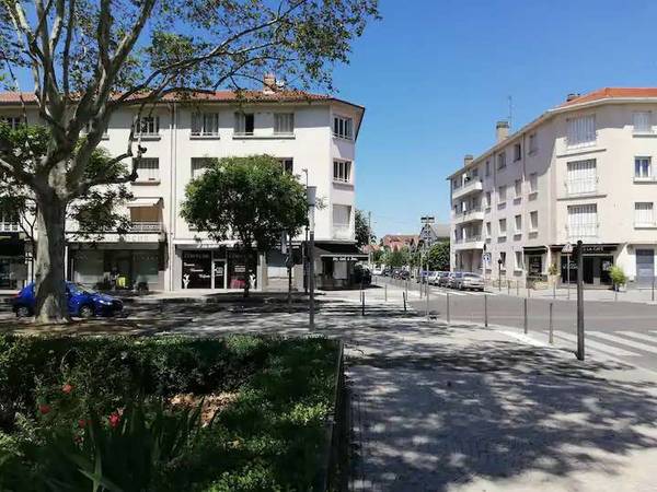 Colocation / Appartement 4 pièces de 65 m², Bron, Rue Pierre Curie / Photo 2