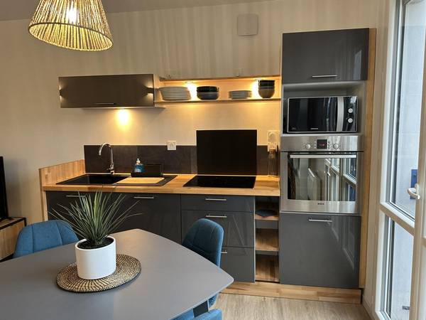 Colocation / Appartement 5 pièces de 83 m², Saint-Martin-d'Hères, Rue Jean Jacques Rousseau / Photo 2