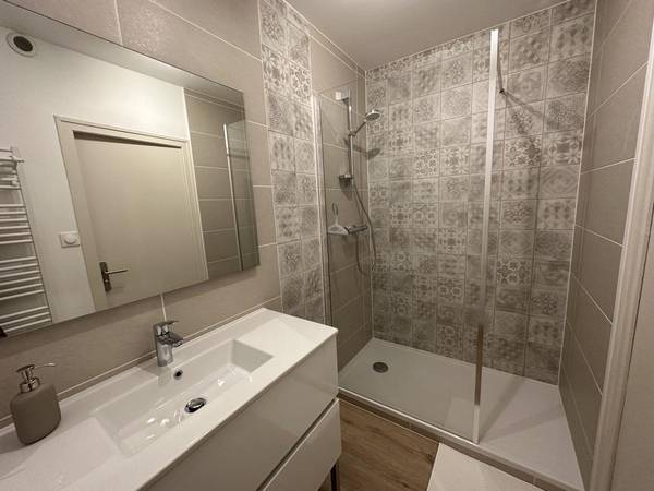Colocation / Appartement 5 pièces de 83 m², Saint-Martin-d'Hères, Rue Jean Jacques Rousseau / Photo 6