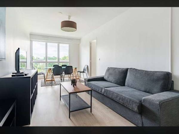 Colocation / Appartement 5 pièces de 96 m², Cergy, Rue des Chênes Verts / Photo 2