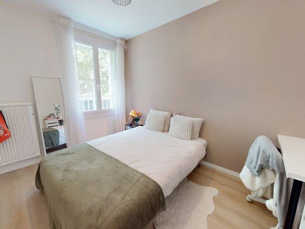 Colocation / Appartement 4 pièces de 75 m², Grenoble, Avenue Washington / Photo 2
