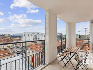 Location / Appartement 4 pièces de 81 m², Bordeaux, Rue du Commerce