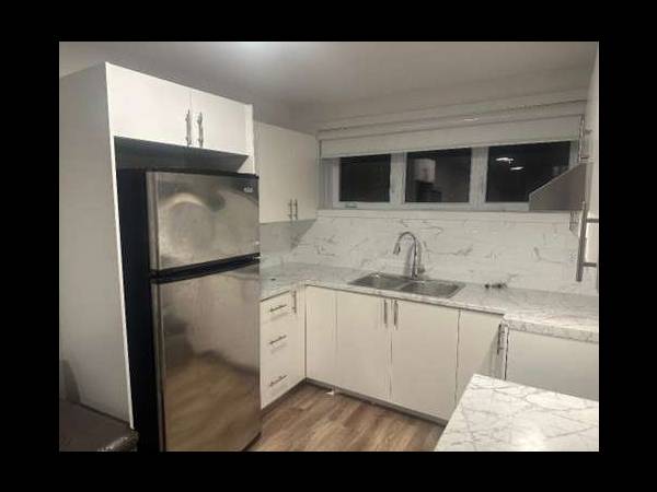 Chambre pour étudiant / Immeuble 5 pièces de 50 m², Longueuil, Boulevard Manseau / Photo 2