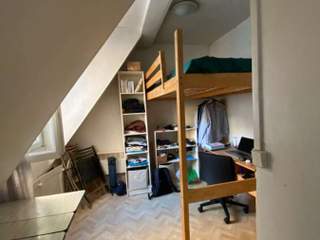 Location / Studio de 12 m², Paris, Rue la Condamine