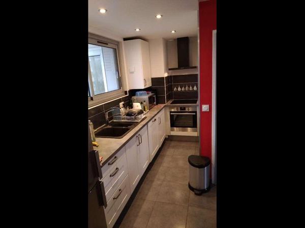 Colocation / Appartement 4 pièces de 63 m², Grenoble, Rue Léon Jouhaux / Photo 2