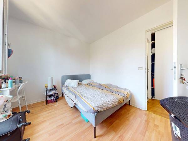 Colocation / Appartement 5 pièces de 70 m², Cergy, Place des Colonnes Hubert Renaud / Photo 2