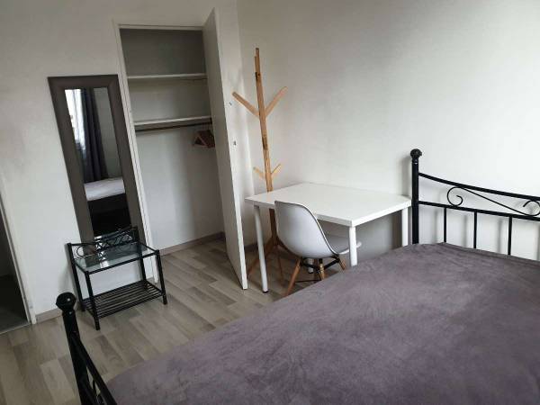 Colocation / Appartement 4 pièces de 65 m², Saint-Martin-d'Hères, Square le Périer / Photo 2