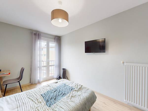 Colocation / Appartement 5 pièces de 88 m², Limoges, A Rue de l'Ancienne École Normale d'Instituteurs / Photo 2