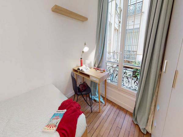 Colocation / Appartement 4 pièces de 100 m², Paris, Boulevard Marguerite de Rochechouart / Photo 2