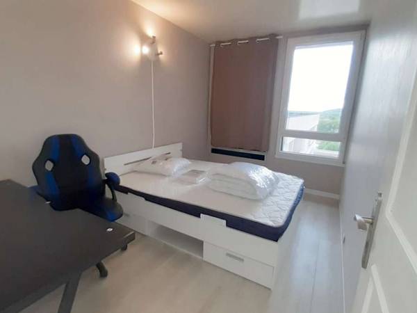 Colocation / Appartement 5 pièces de 96 m², Élancourt, Résidence Les Nouveaux Horizons / Photo 2