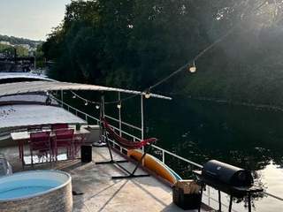 Sublet / 6-bedroom boat · 160 m², Issy-les-Moulineaux, Quai de Stalingrad
