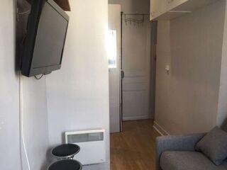 Location / Studio de 10 m², Paris