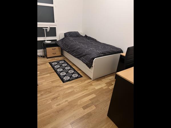 Colocation / Appartement 4 pièces de 80 m², Colombes, Rue Youri Gagarine / Photo 2