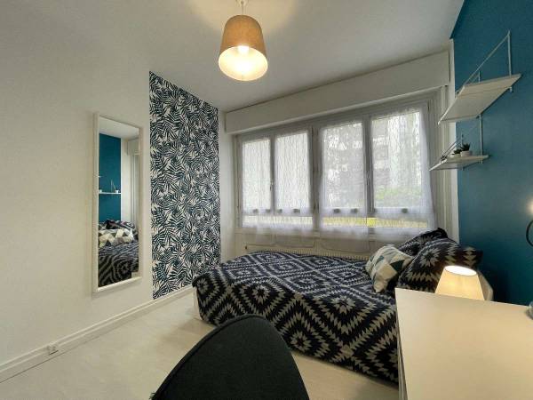 Colocation / Appartement 5 pièces de 78 m², Les Ulis, Rue des Ardennes / Photo 2