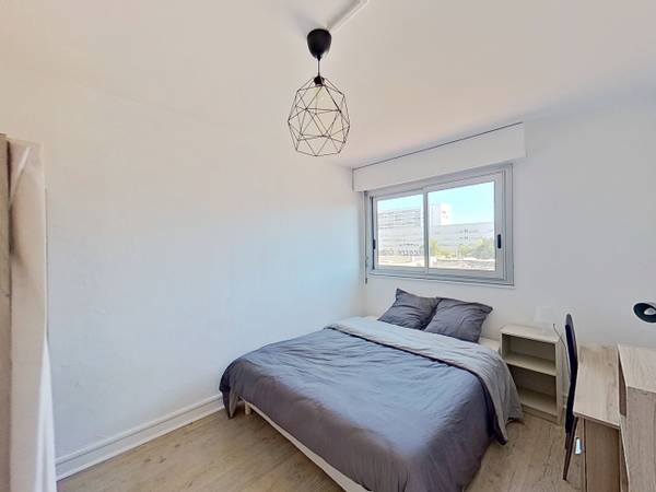 Colocation / Appartement 5 pièces de 88 m², Poitiers, Rue de Provence / Photo 2