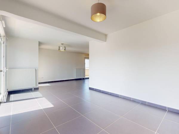 Location / Appartement 2 pièces de 62 m², Grenoble, Rue Louise Michel / Photo 2
