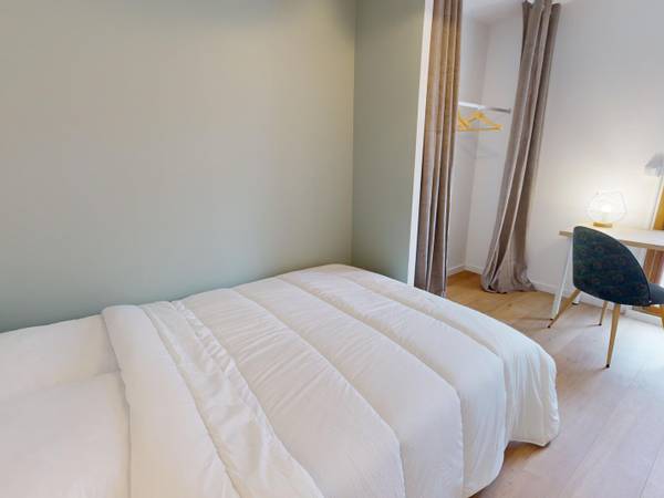 Colocation / Appartement 4 pièces de 67 m², Oullins, Rue du Colonel Sebbane / Photo 2