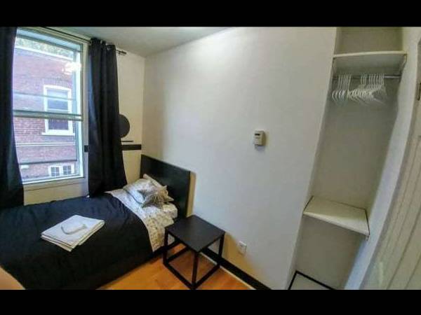 Chambre pour étudiant / Duplex 4 pièces de 92 m², Montréal, Rue Claude / Photo 2