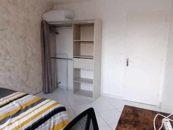Colocation / Appartement 4 pièces de 70 m², Vénissieux, Avenue Jules Guesde / Photo 2