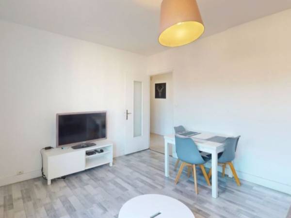 Colocation / Appartement 5 pièces de 83 m², Saint-Martin-d'Hères, Rue Pierre Courtade / Photo 4