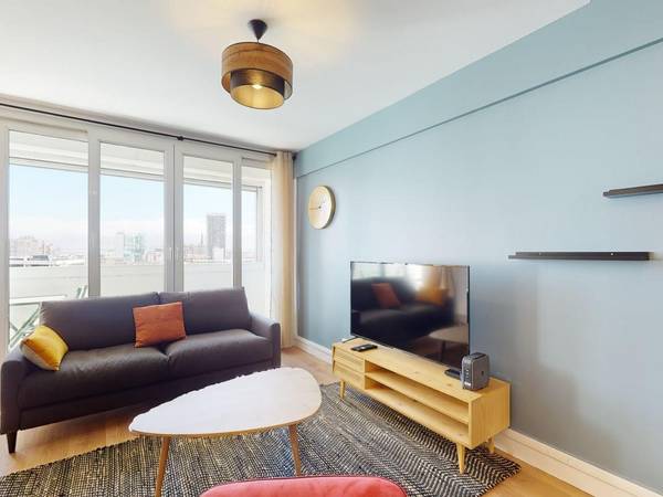 Colocation / Appartement 6 pièces de 98 m², Puteaux, 18 Jardins Boieldieu, / Photo 2