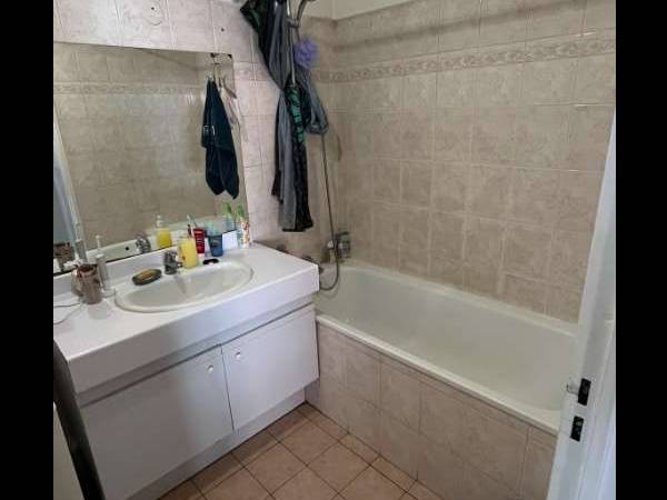 Colocation / Appartement 4 pièces de 76 m², Lyon, Rue Marie Madeleine Fourcade / Photo 2