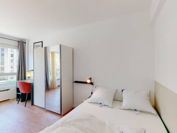 Colocation / Appartement 6 pièces de 104 m², Courbevoie, 7 Rue Baudin / Photo 12