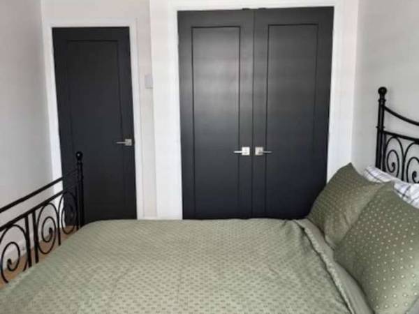 Colocation / Appartement 3 pièces de 100 m², Montréal, 13e Avenue / Photo 2