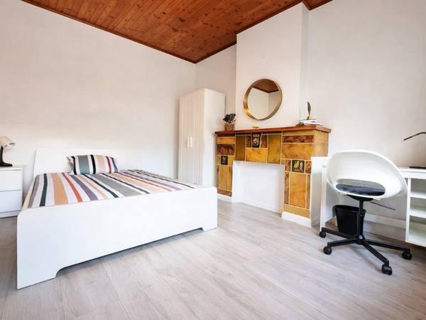 Colocation / Maison 9 pièces de 90 m², Charleroi, Rue Terre Al Danse / Photo 2