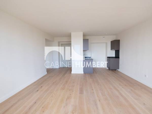 Location / Appartement 3 pièces de 71 m², Saint-Étienne, Place Hotel de Ville / Photo 2