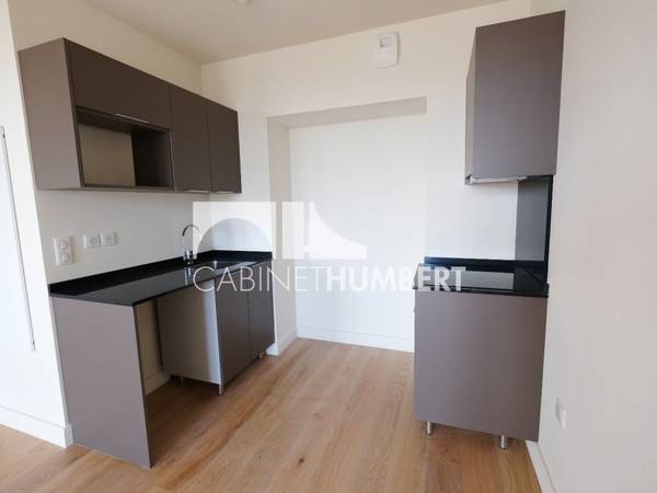 Location / Appartement 3 pièces de 71 m², Saint-Étienne, Place Hotel de Ville / Photo 7